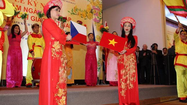 រំលឹកខួបលើកទី៩៧ទិវាបុណ្យជាតិសាធារណៈរដ្ឋឆែក