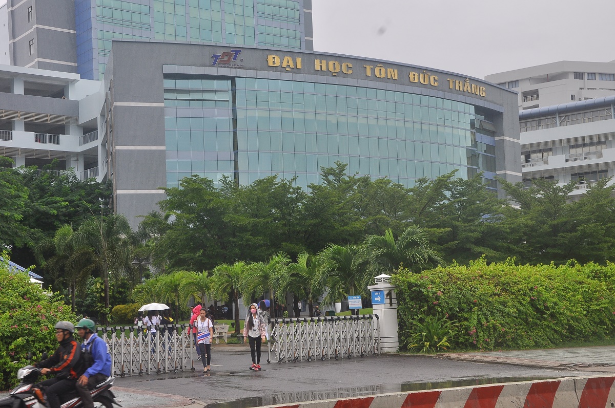 ប្រធានព្រឹទ្ធសភាសាធារណរដ្ឋឆែកអញ្ជើញទៅទស្សនាកិច្ចការងារនៅមហាវិទ្យាល័យ Ton Duc Thang