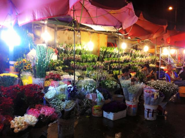 ផ្សារផ្ការាត្រីQuang Ba -ផ្សារមួយដ៏វិសេសវិសាលនៅទីក្រុងហាណូយ