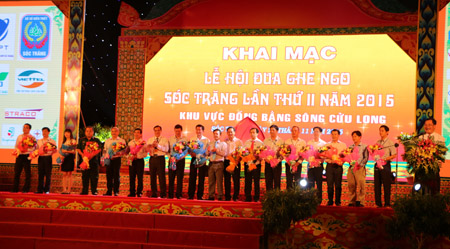 ពិធីបុណ្យអ៊ុំទូកងខេត្ត Soc Trang លើកទី ២ តំបន់ដីសណ្តទន្លេ Cuu Long