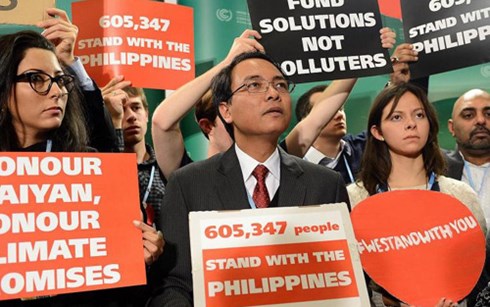 មនុស្សរាប់ម៉ឺននាក់លើពិភពលោកធ្វើបាតុកម្មប្រឆាំងបំរ៉ែបំរួលអាកាសធាតុ