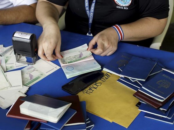 សភាជាន់ទាបអាមេរិកអនុម័តលើសេចក្តីព្រាងច្បាប់រឹតបន្ទឹងកម្មវិធីលើកលែងទិដ្ឋាការ