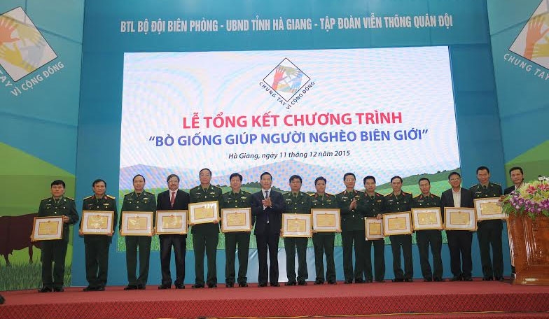 ប្រធានរដ្ឋ Truong Tan Sang អញ្ជើញចូលរួមពិធីបូកសរុបកម្មវិធីគោពូជជួយជនក្រីក្រនៅតំបន់ជាប់ព្រំដែន