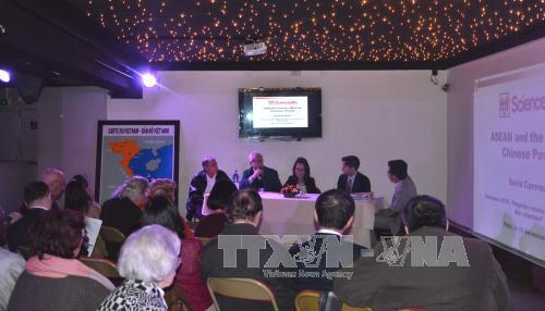 ការតាំងពិព័រណ៌និងពិភាក្សាអំពីសមុទ្រខាងកើតនៅបារាំង