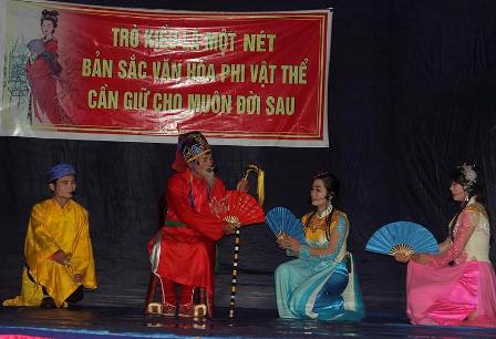 វិលត្រឡប់មកស្រុកកំណើតរបស់មហាកវី Nguyen Du ទស្សនាការសម្តែងល្ខោនចម្រៀង Kieu