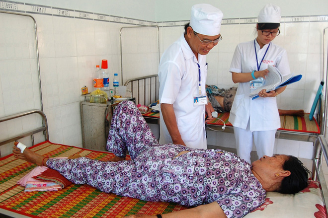 វេជ្ជបណ្ឌិតនៅឯកោះសមុទ្របំរើប្រជាជនអស់ពីចិត្តពីថ្លើម