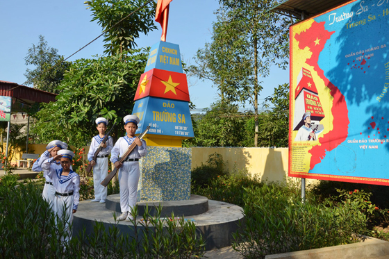 អប់រំសេ្នហារកោះសមុទ្រពីរូបសណ្ឋានប្រជុំកោះ Hoang Sa និង Truong Sa