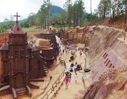 ផ្លូវរូងក្រោមដី ដីឥដ្ឋនៅក្រុង Da Lat