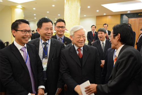 អគ្គលេខាបក្សលោក Nguyen Phu Trong ជួបសន្ទនាជាមួយអាណិកជនឆ្នើម