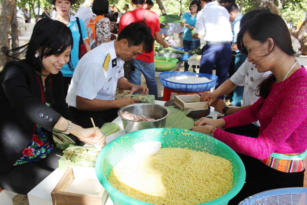 បុណ្យចូលឆ្នាំកក់ក្ដៅនៅកោះ Truong Sa
