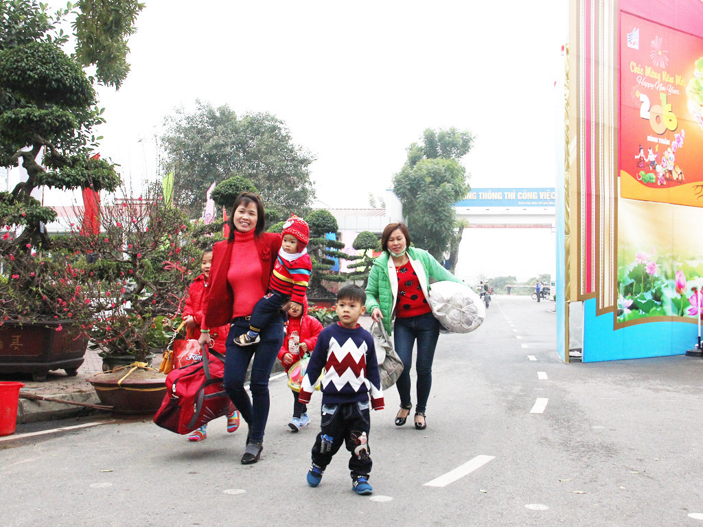 ទីក្រុងហាណូយជូនដំណើរកម្មករជាង៤ពាន់នាក់វិលត្រឡប់ទៅស្រុកកំណើតទទួលបុណ្យឆ្នាំថ្មី