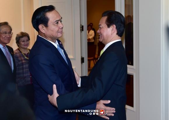 នាយករដ្ឋមន្ត្រីវៀតណាមជួបសន្ទនាជាមួយនាយករដ្ឋមន្ត្រីថៃ