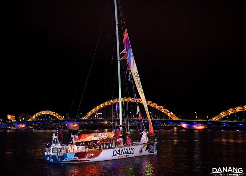 ក្រុមប្រណាំងទូកក្តោង Clipper Race ចាកចេញពីវៀតណាម