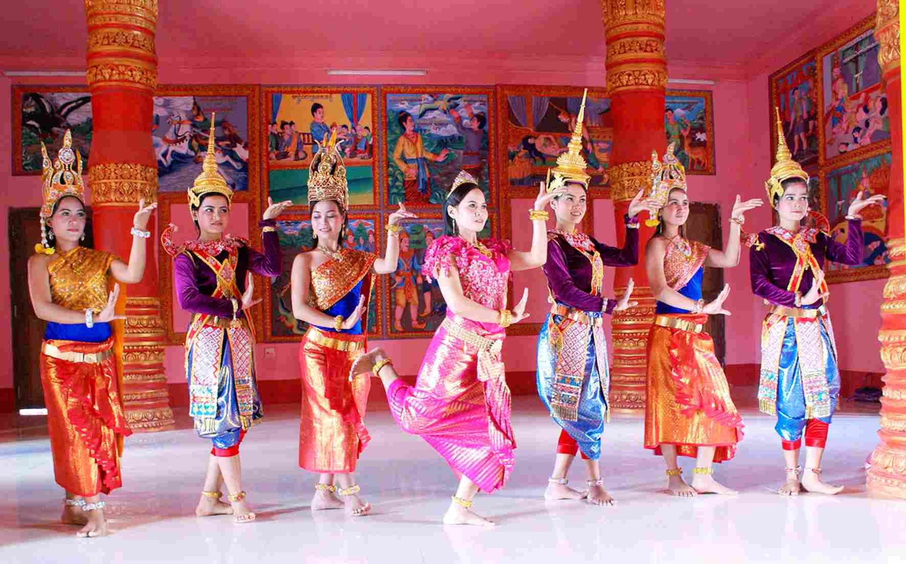 លក្ខណៈវិសេសវិសាលនៃរបាំប្រពៃណីរបស់ជនជាតិខ្មែរ
