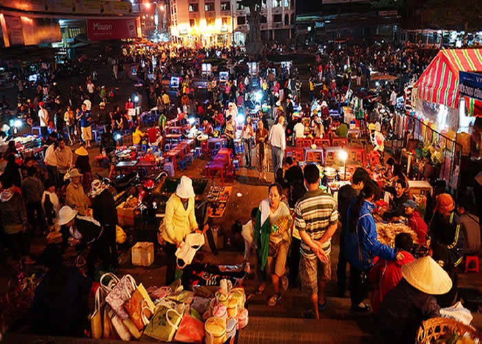 ទស្សនាផ្សាររាត្រី Da Lat