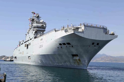 នាវាកងទ័ពបារាំងមកបំពេញទស្សនកិច្ចមិត្តភាពនៅវៀតណាម