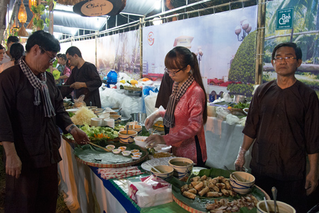 Festival Hue ២០១៦៖ សិក្ខាសាលាវិទ្យាសាស្ត្រ “ម្ហូបអាហាររាជវាំងនិងប្រជាប្រិយHue”