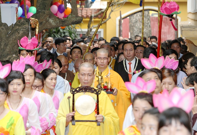 ប្រធានរដ្ឋវៀតណាមអញ្ជើញចូលរួមមហាពិធីវិសាខបូជា២៥៦០-២០១៦