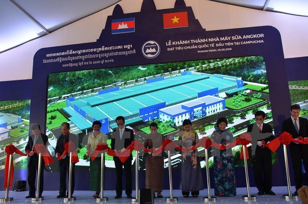 កម្ពុជាបើកសម្ពោធរោងចក្រទឹកដោះគោសាជីវកម្មជាមួយវៀតណាម