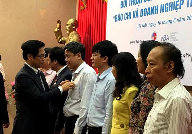 វេទិកាសារព័ត៌មាននិងអង្គភាពអាជីវកម្មនាសម័យធ្វើសមាហរណកម្ម