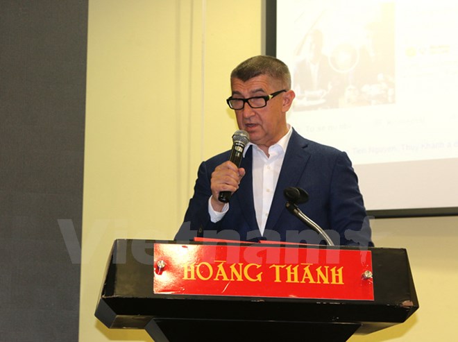 សហគមន៍ជនវៀតណាមគឺជាផ្នែកមិនអាចកាត់ផ្តាច់បានរបស់សង្គមសាធារណៈរដ្ឋឆែក