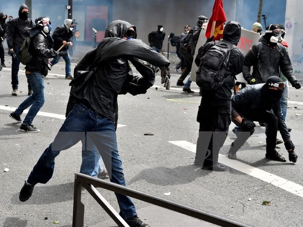 ការធ្វើបាតុកម្មក្លាយទៅជាការបះបោរនៅបារាំង