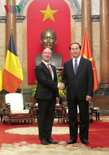 ប្រធានរដ្ឋវៀតណាមជួបសន្ទនាជាមួយរដ្ឋមន្ត្រីនិងជាអភិបាលតំបន់ Wallonie