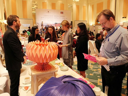 ស៊ុយអែតចែករំលែកបទពិសោធន៍អភិវឌ្ឍន៍ជាមួយទីក្រុងហូជីមិញ