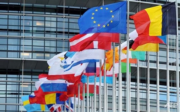 EU ព្រមានថា ឆែកមិនគប្បីពឹងផ្អែកទៅលើប្រាក់ឧបត្ថម្ភ