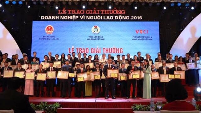 ពិធីប្រគល់ពានរង្វាន់“អង្គភាពអាជីវកម្មដើម្បីពលករឆ្នាំ២០១៦”