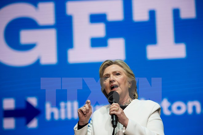 បណ្ដាបេក្ខជនប្រធានាធិបតីអាមេរិកបន្តដំណើរការចលនាសម្លែងគាំទ្រក្នុងនាទីចុងក្រោយ