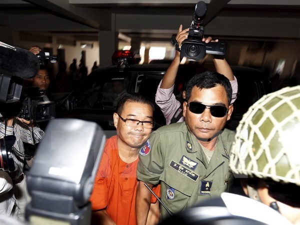 អតីតព្រឹទ្ធសមាជិកនៃគណៈបក្សប្រឆាំងនៅកម្ពុជាលោក ហុង សុខហួរ ផ្តន្ទាទោស ឲ្យជាប់ពន្ធនាគារ៧ឆ្នាំ