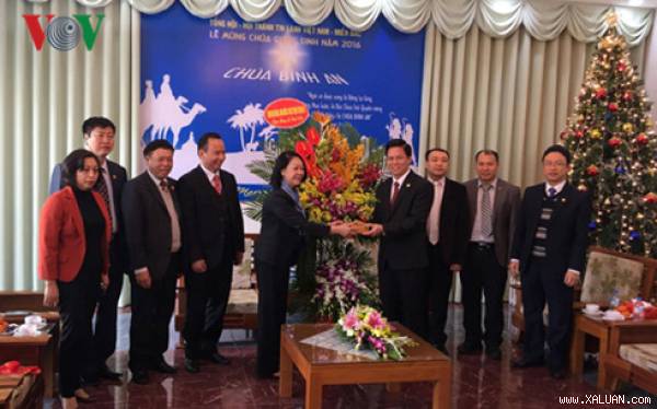 ប្រធានគណៈកម្មាធិការឃោសនាប្រជាជនលោកស្រី Truong Thi Mai អញ្ជើញទៅ ជូនពរសមាគមសាសនាប្រូតេស្ដង់