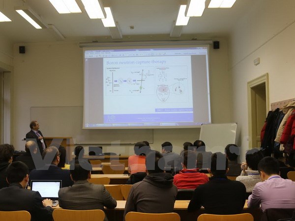 សិក្ខាសាលាវិទ្យាសាស្ត្ររបស់បញ្ជាវ័ន្តវៀតណាមនៅសាធារណរដ្ឋឆែក