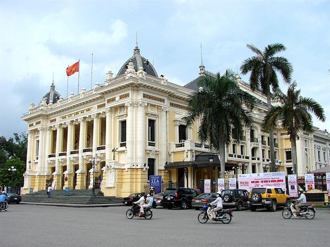 បើកទ្វាររោងល្ខោនធំហាណូយ