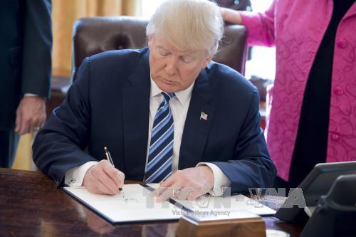 អាមេរិកចាប់ខ្លួនជនអន្តោប្រវេសន៍ខុសច្បាប់រាប់រយនាក់