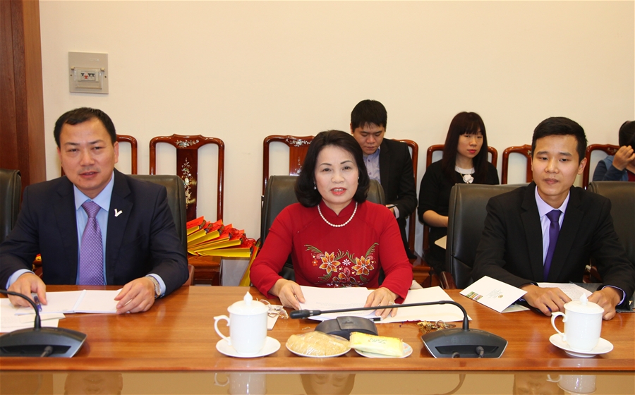 ថ្នាក់ដឹកនាំរណសិរ្សមាតុភូមិវៀតណាមជួបសន្ទនាគណៈប្រតិភូក្រុមប្រឹក្សារដ្ឋទីក្រុងស៊ាងហៃ(ចិន)