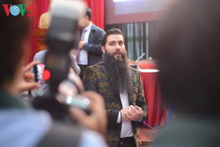 đạo diễn của kong skull island chính thức trở thành đại sứ du lịch việt nam hình 6 dao dien cua kong skull island chinh thuc tro thanh dai su du lich viet nam hinh 6