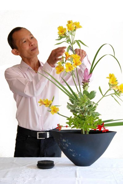 nghe nhan goc viet lam chuyen gia phe binh nghe thuat cua bao phap hinh 0