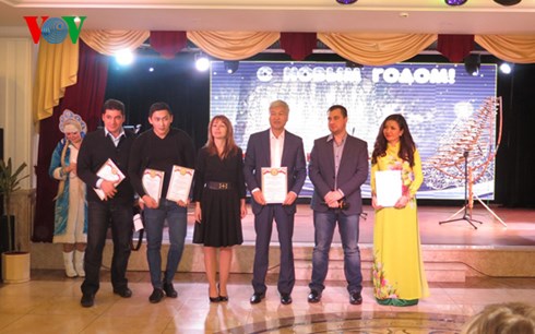 lien hoan mung nam moi danh cho tre em quan dong – bac thu do moskva hinh 1