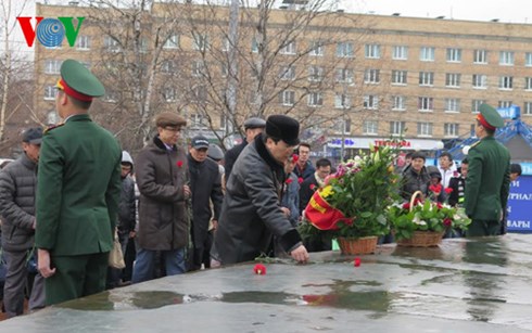 dai su quan viet nam tai nga ky niem 86 nam thanh lap dang hinh 0