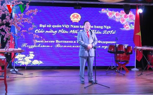 dai su quan viet nam tai nga to chuc chieu dai mung xuan binh than hinh 1