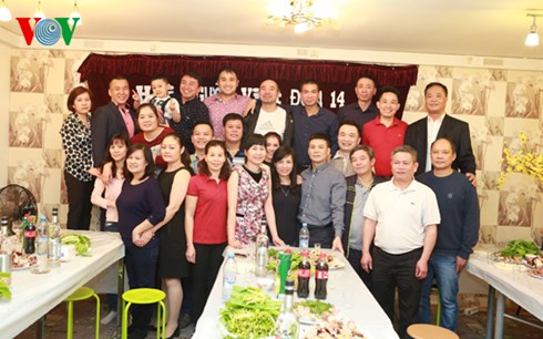 cộng đồng người việt ở "đôm 14" nga vui đón tết cổ truyền hình 0 cong dong nguoi viet o "dom 14" nga vui don tet co truyen hinh 0