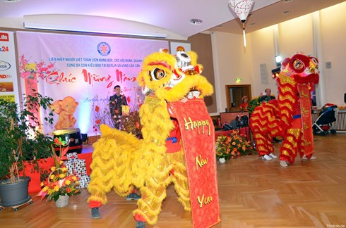 lien hiep nguoi viet va ba con cong dong han hoan don xuan binh than hinh 1