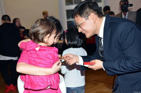 lien hiep nguoi viet va ba con cong dong han hoan don xuan binh than hinh 2