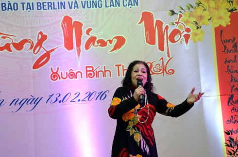 lien hiep nguoi viet va ba con cong dong han hoan don xuan binh than hinh 4