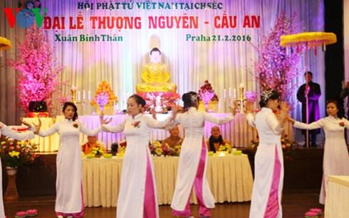 phật tử việt nam tại séc tham dự đại lễ thượng nguyên hình 0 phat tu viet nam tai sec tham du dai le thuong nguyen hinh 0