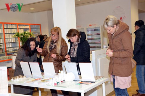 khai truong chi nhanh maica germany cua doanh nhan viet tai duc hinh 2