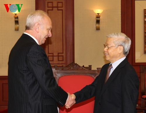 Генсек ЦК КПВ Нгуен Фу Чонг принял посла РФ во Вьетнаме