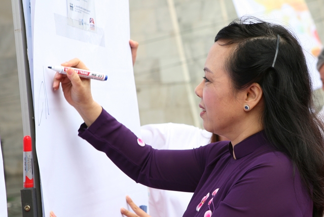 В Ханое прошел митинг в честь Недели профилактики и борьбы с лекарственной устойчивостью